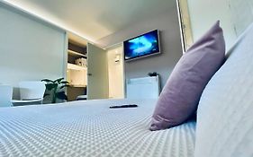 Apt 12 Luxury Living Chic Studio Steps From Beach